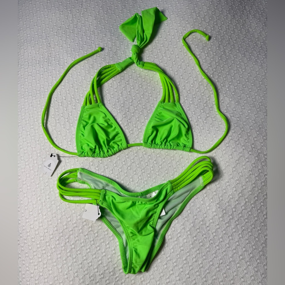 Green scrunch butt bikini triangle top small NWT New